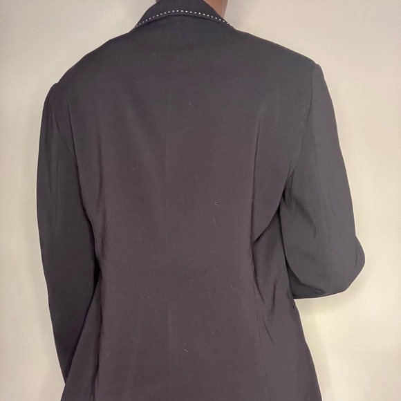 Epic New York two-piece suit in brown with white contrast stitching. Size 10! - Picture 4 of 4